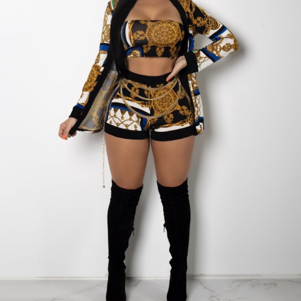 Cropped Top and Short Without jacket